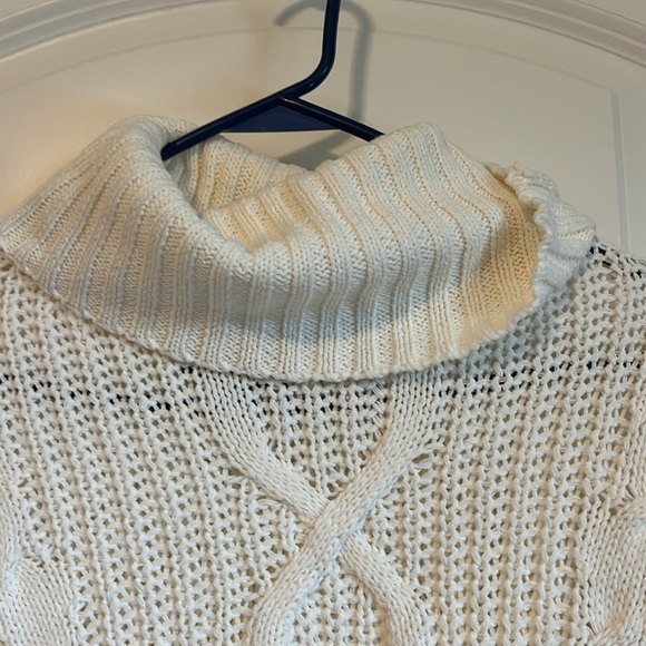 Express cream turtleneck sweater - never been worn - Picture 3 of 3